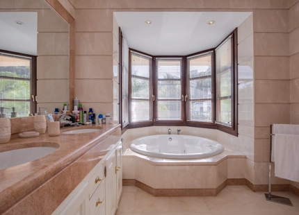 ENCANTADORA VILLA DE 6 DORMITORIOS EN LOS ARQUEROS EN VENTA