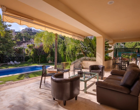 Villa for sale in Los Arqueros, Benahavis