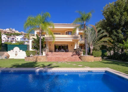 ENCANTADORA VILLA DE 6 DORMITORIOS EN LOS ARQUEROS EN VENTA