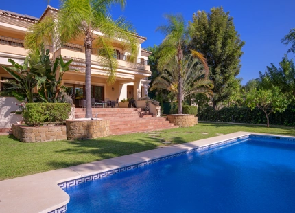 ENCANTADORA VILLA DE 6 DORMITORIOS EN LOS ARQUEROS EN VENTA