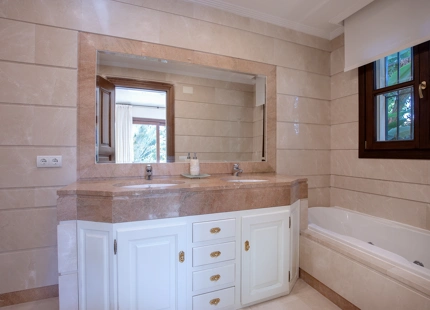 ENCANTADORA VILLA DE 6 DORMITORIOS EN LOS ARQUEROS EN VENTA