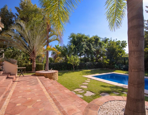 Villa for sale in Los Arqueros, Benahavis