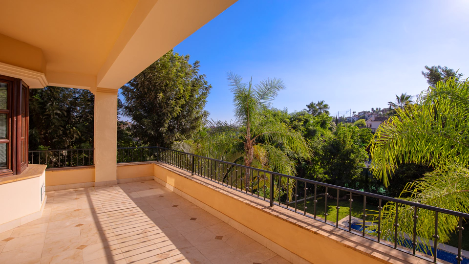 Villa en venta en Los Arqueros, Benahavis