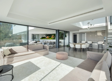 STUNNING 4-BEDROOM VILLA WITH PANORAMIC VIEWS IN EL HERROJO, LA QUINTA