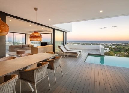 STUNNING 4-BEDROOM VILLA WITH PANORAMIC VIEWS IN EL HERROJO, LA QUINTA