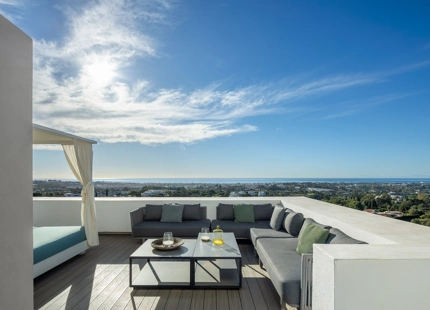 STUNNING 4-BEDROOM VILLA WITH PANORAMIC VIEWS IN EL HERROJO, LA QUINTA