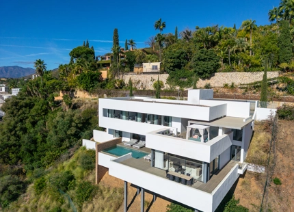 STUNNING 4-BEDROOM VILLA WITH PANORAMIC VIEWS IN EL HERROJO, LA QUINTA