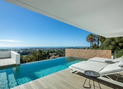 STUNNING 4-BEDROOM VILLA WITH PANORAMIC VIEWS IN EL HERROJO, LA QUINTA