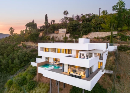 STUNNING 4-BEDROOM VILLA WITH PANORAMIC VIEWS IN EL HERROJO, LA QUINTA
