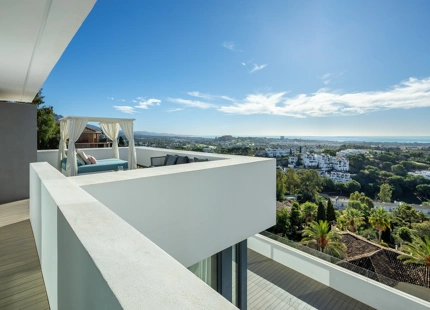 STUNNING 4-BEDROOM VILLA WITH PANORAMIC VIEWS IN EL HERROJO, LA QUINTA