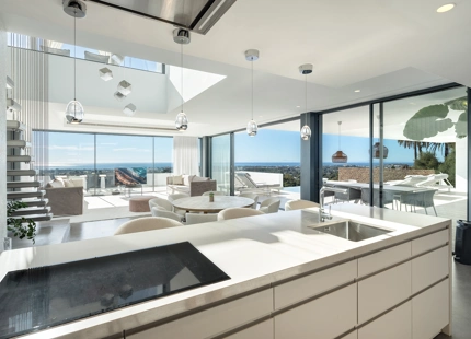 STUNNING 4-BEDROOM VILLA WITH PANORAMIC VIEWS IN EL HERROJO, LA QUINTA