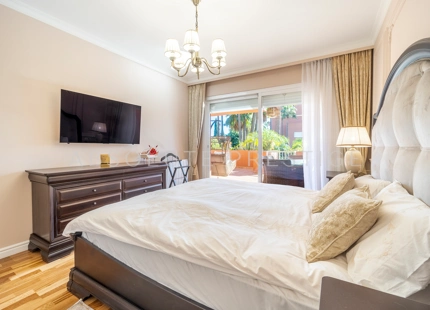 ENCANTADOR Y AMPLIO APARTAMENTO EN PLANTA BAJA JUNTO A LA PLAYA DE PUERTO BANテ售