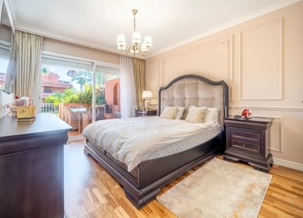 ENCANTADOR Y AMPLIO APARTAMENTO EN PLANTA BAJA JUNTO A LA PLAYA DE PUERTO BANテ售