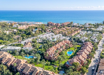 ENCANTADOR Y AMPLIO APARTAMENTO EN PLANTA BAJA JUNTO A LA PLAYA DE PUERTO BANテ售