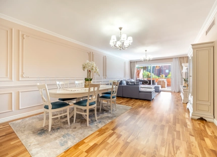 ENCANTADOR Y AMPLIO APARTAMENTO EN PLANTA BAJA JUNTO A LA PLAYA DE PUERTO BANテ售