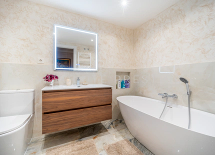 ENCANTADOR Y AMPLIO APARTAMENTO EN PLANTA BAJA JUNTO A LA PLAYA DE PUERTO BANテ售