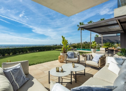 EXQUISITE LUXURY VILLA: PANORAMIC VIEWS AND ULTIMATE COMFORT