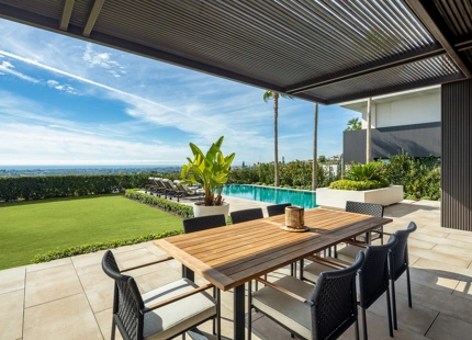EXQUISITE LUXURY VILLA: PANORAMIC VIEWS AND ULTIMATE COMFORT