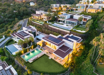 EXQUISITE LUXURY VILLA: PANORAMIC VIEWS AND ULTIMATE COMFORT