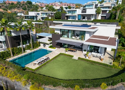 EXQUISITE LUXURY VILLA: PANORAMIC VIEWS AND ULTIMATE COMFORT