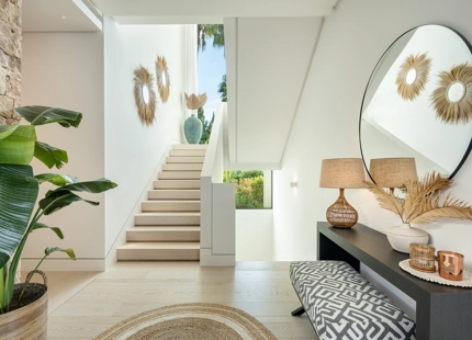 EXQUISITE LUXURY VILLA: PANORAMIC VIEWS AND ULTIMATE COMFORT