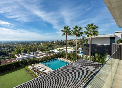 EXQUISITE LUXURY VILLA: PANORAMIC VIEWS AND ULTIMATE COMFORT