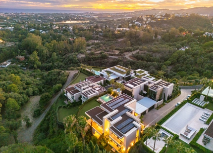 EXQUISITE LUXURY VILLA: PANORAMIC VIEWS AND ULTIMATE COMFORT