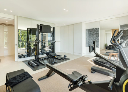 EXQUISITE LUXURY VILLA: PANORAMIC VIEWS AND ULTIMATE COMFORT
