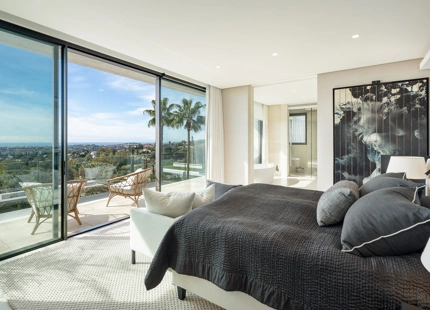 EXQUISITE LUXURY VILLA: PANORAMIC VIEWS AND ULTIMATE COMFORT