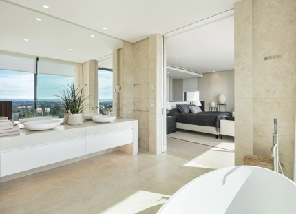 EXQUISITE LUXURY VILLA: PANORAMIC VIEWS AND ULTIMATE COMFORT