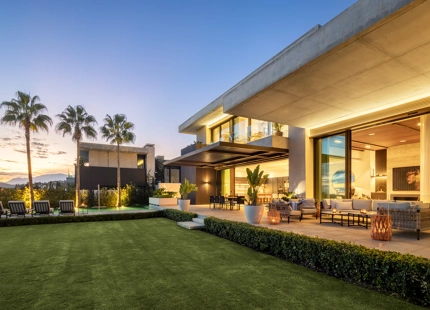EXQUISITE LUXURY VILLA: PANORAMIC VIEWS AND ULTIMATE COMFORT