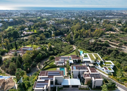 EXQUISITE LUXURY VILLA: PANORAMIC VIEWS AND ULTIMATE COMFORT