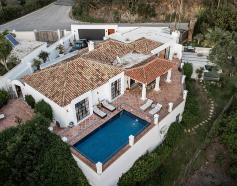 Villa for sale in El Madroñal, Benahavis