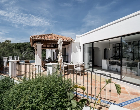 Villa for sale in El Madroñal, Benahavis