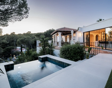 Villa for sale in El Madroñal, Benahavis
