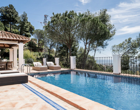 Villa for sale in El Madroñal, Benahavis