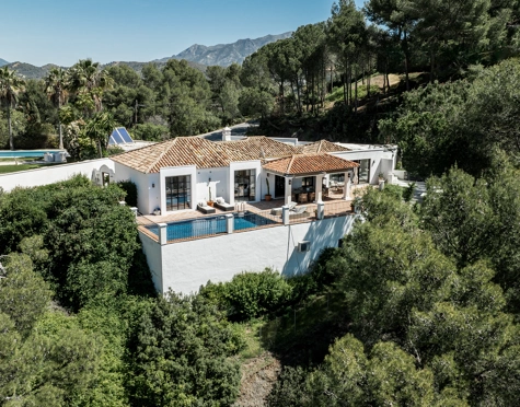 VILLA DE LUJO CON VISTAS IMPRESIONANTES Y UN ESTUPENDO JACUZZI INFINITY