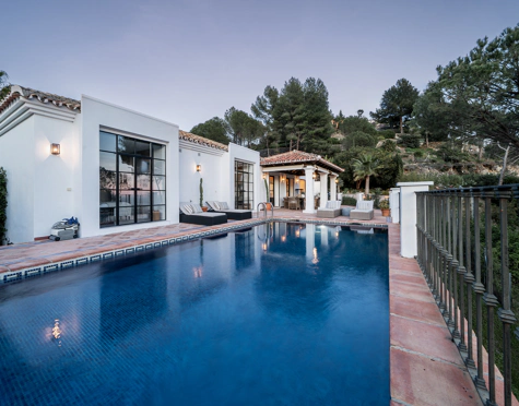 Villa for sale in El Madroñal, Benahavis