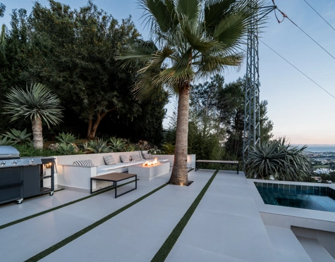Villa for sale in El Madroñal, Benahavis