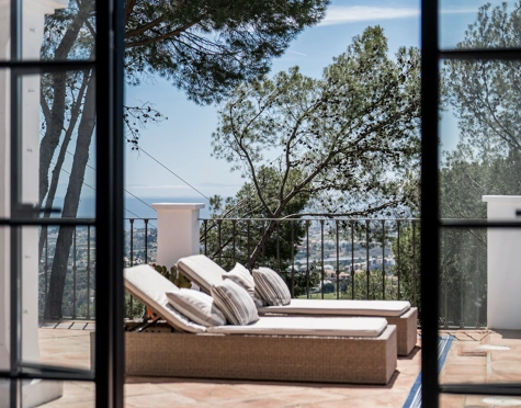 Villa for sale in El Madroñal, Benahavis