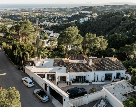 Villa for sale in El Madroñal, Benahavis