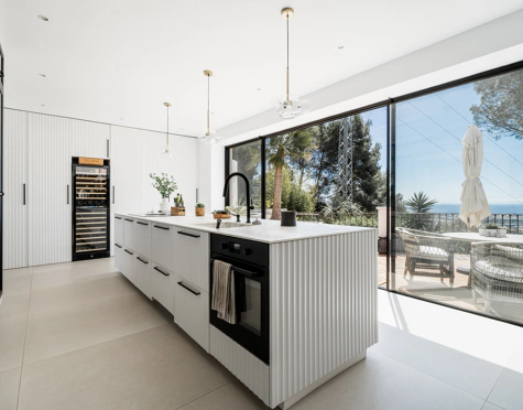 Villa for sale in El Madroñal, Benahavis