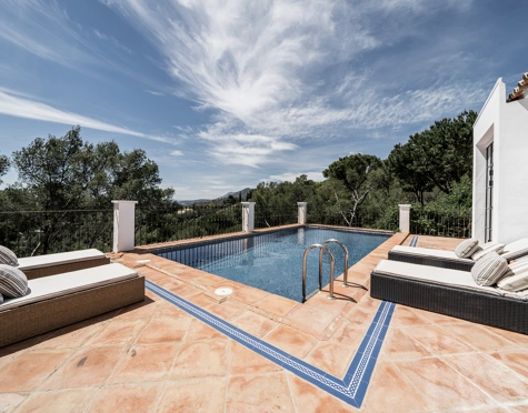 Villa for sale in El Madroñal, Benahavis
