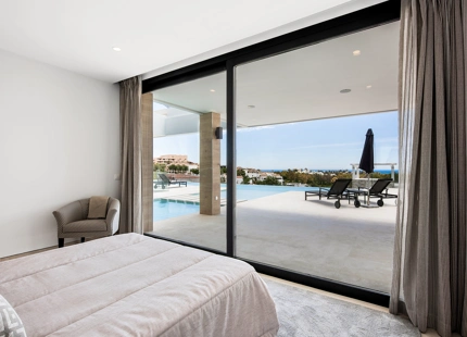 VILLA DE LUJO EN LA ALQUERÍA, BENAHAVIS: UN OASIS PRIVADO CON VISTAS AL MAR