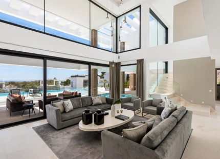 VILLA DE LUJO EN LA ALQUERÍA, BENAHAVIS: UN OASIS PRIVADO CON VISTAS AL MAR