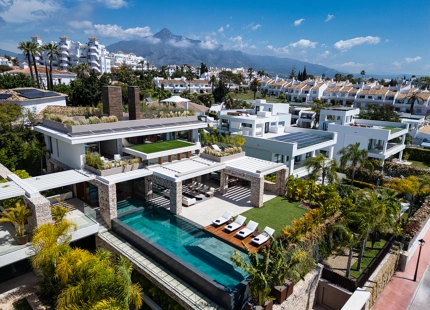 EXCEPCIONAL VILLA DE LUJO EN NUEVA ANDALUCÍA CON VISTAS PANORÁMICAS