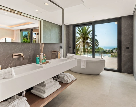 Villa for sale in Los Flamingos, Benahavis