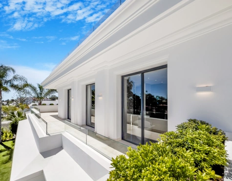 Villa for sale in Las Lomas de Marbella, Marbella Golden Mile