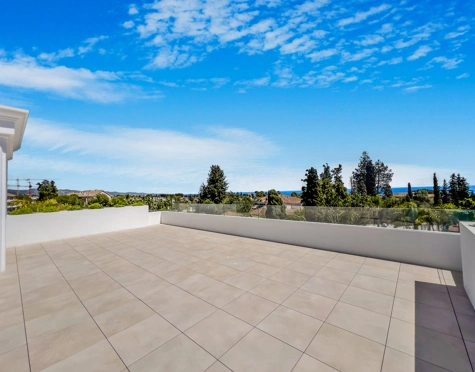 Villa for sale in Las Lomas de Marbella, Marbella Golden Mile