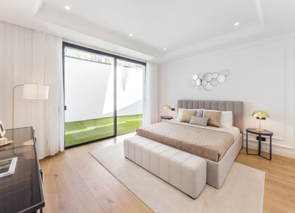VILLA DE LUJO EN LA MILLA DE ORO DE MARBELLA CON VISTAS PANORÁMICAS A LA MONTAÑA Y AL MAR
